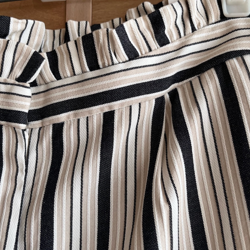 Express NEW ankle, high rise, “paperbag” ruffled waist, 10R pant - Picture 4 of 16